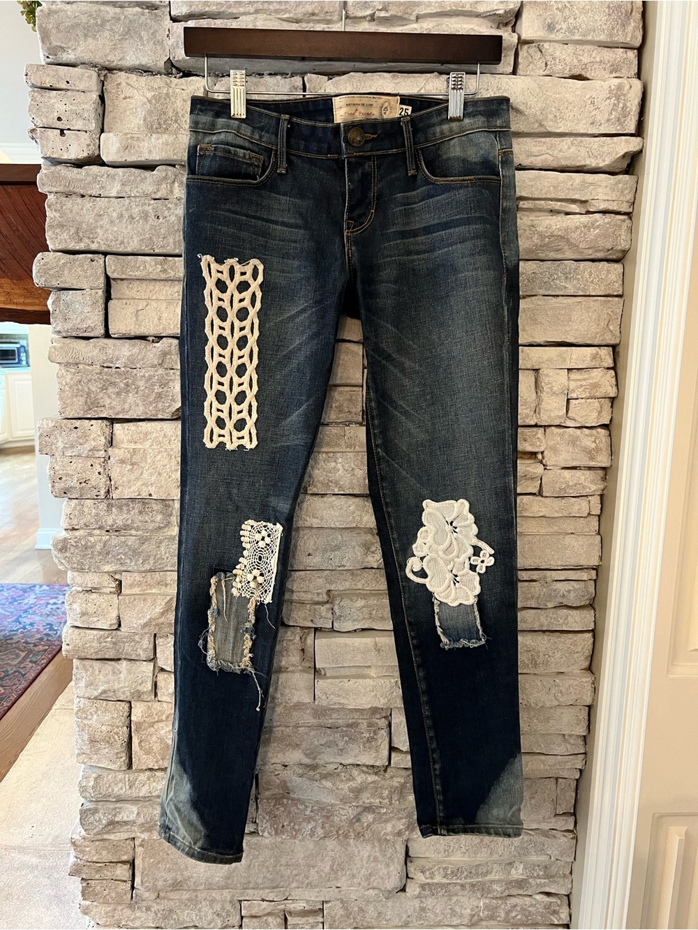 Free People Artisan de Luxe dark wash jeans boho crochet Size 25